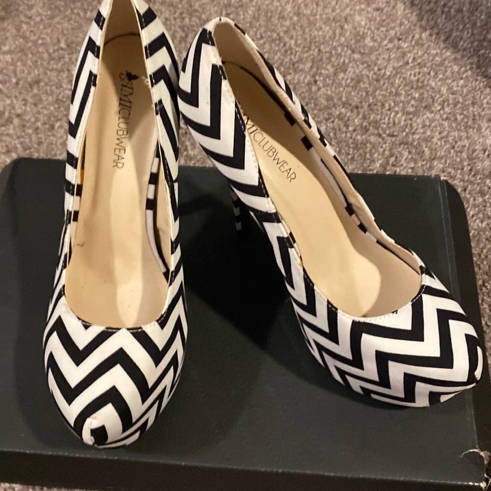 AMICLUBWEAR CHUNKY heels